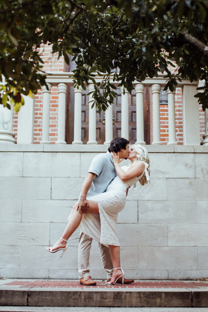 Couple kisses during non-awkward photoshoot